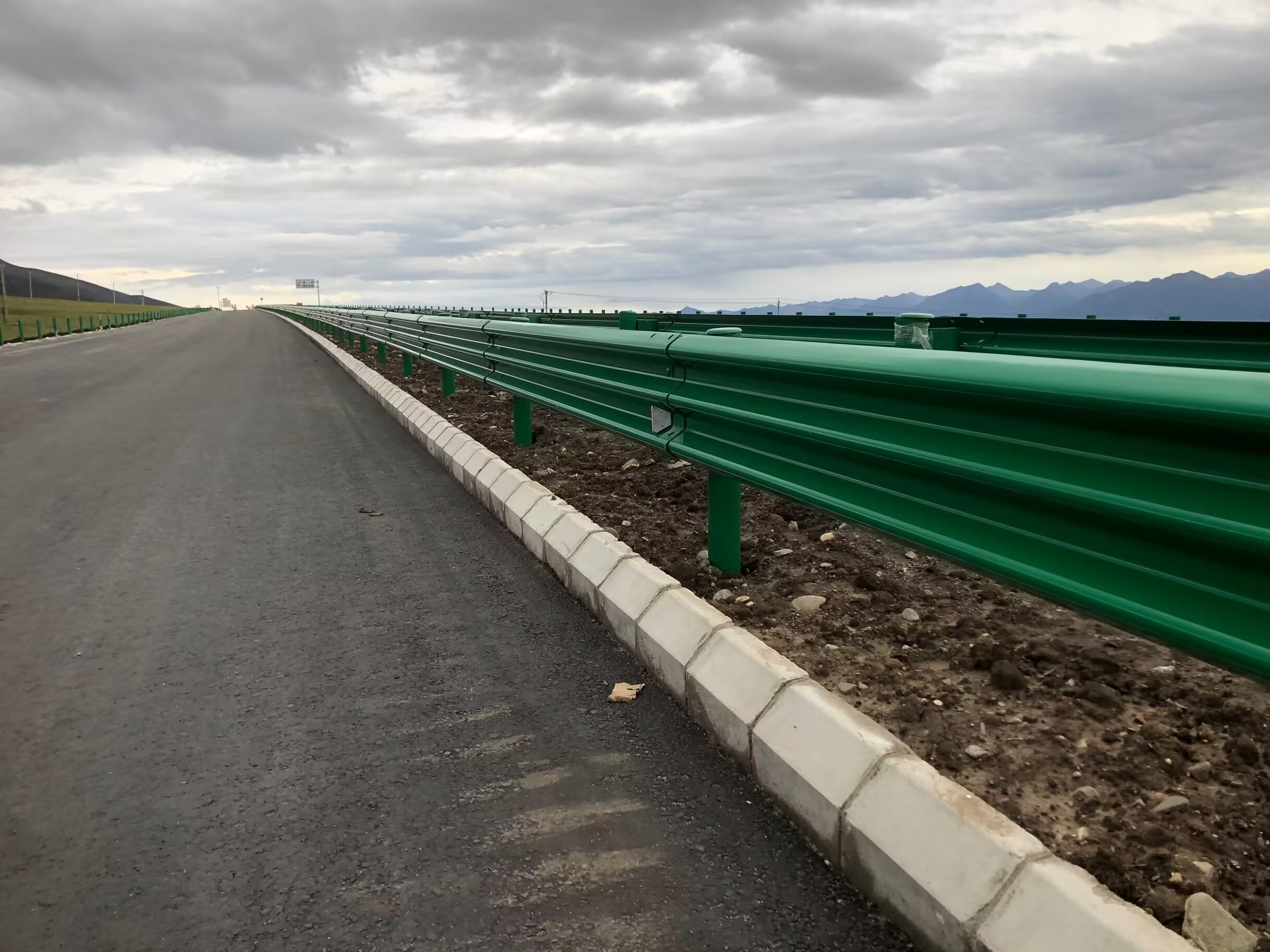 布拖县乡村公路波形护栏波形护栏板 - 推荐